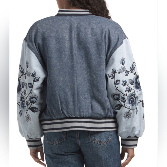 💙🔹️Heritage Denim🔹️Light Blue Floral Embroidered Denim Jacket - Picture 2 of 2